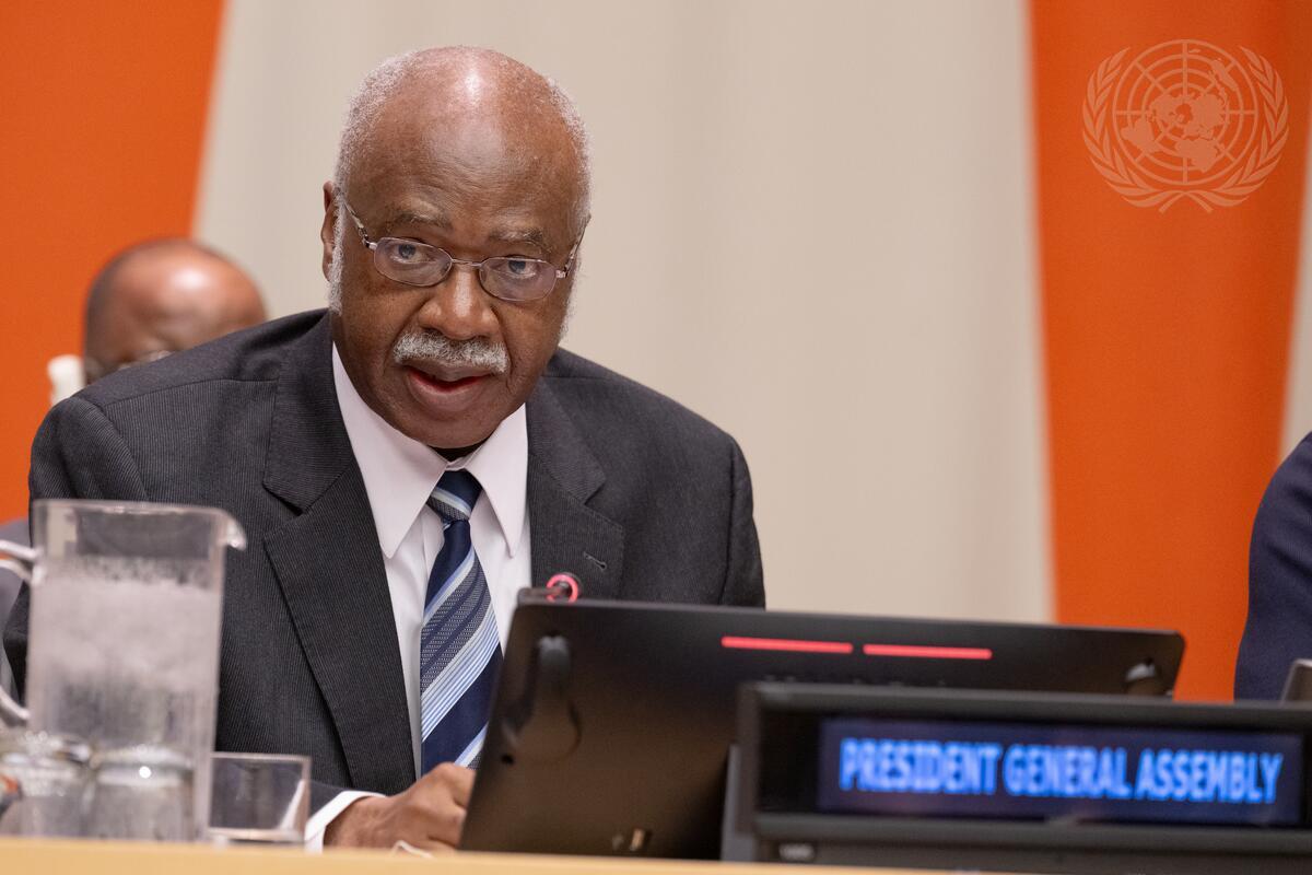 ODDNewsBurundi's tweet photo. 🔴 Avancer ensemble : Mes priorités pour la reprise de la 79e session de l'Assemblée générale des #Nations_ Unies. Tribune de M. Philemon Yang.
Détails ⬇️ https://t.co/8ljFi4r5HO
#17ODD #avenirmeilleur https://t.co/oODKRMc9ry