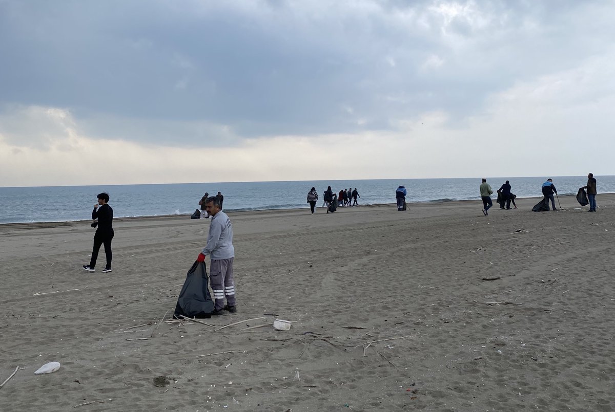 cukurova_suf's tweet photo. Prof. Dr. Fatma Çevik’in koordinatörlüğündeki Limnoloji dersi kapsamında Akyatan Lagünü’ne düzenlenen teknik gezide öğrencilerimiz kuş gözlemi ve sahil temizliği yaptı. Lagün ekosistemi, koruma alanları ile yaban yaşamı hakkında bilgilendirildi.
Emeği geçen herkese teşekkürler 💚 https://t.co/XRZDPZ2MYr
