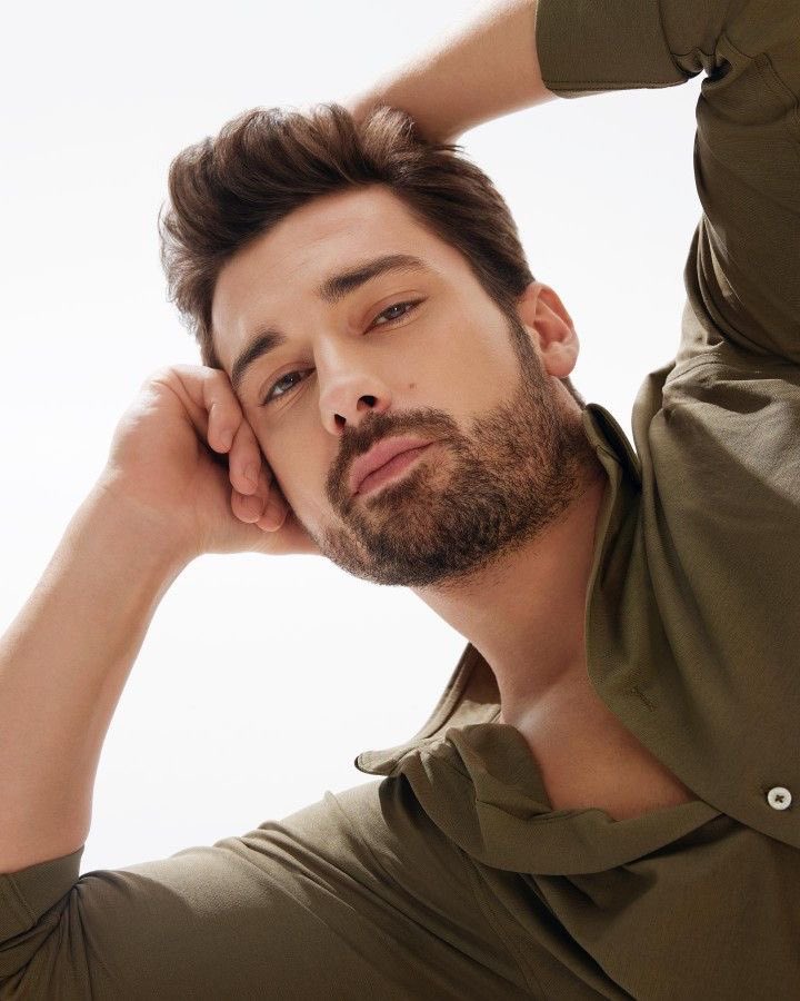 Diziler_com's tweet photo. Alp Navruz, 35 yaşında! 🥂🎂
#AlpNavruz https://t.co/8qhHTus8Fk
