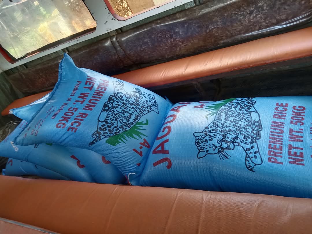 Visayans's tweet photo. Children Incorporated (CI), which sponsors 174 children, sent a special gift for all of them. We utilized the funds to provide them groceries. They received food and hygiene kits. 

CI sponsored children belong to three different areas, namely, Cangumbang, Sto. Nino, and Bliss. https://t.co/GbmxbsNYQr