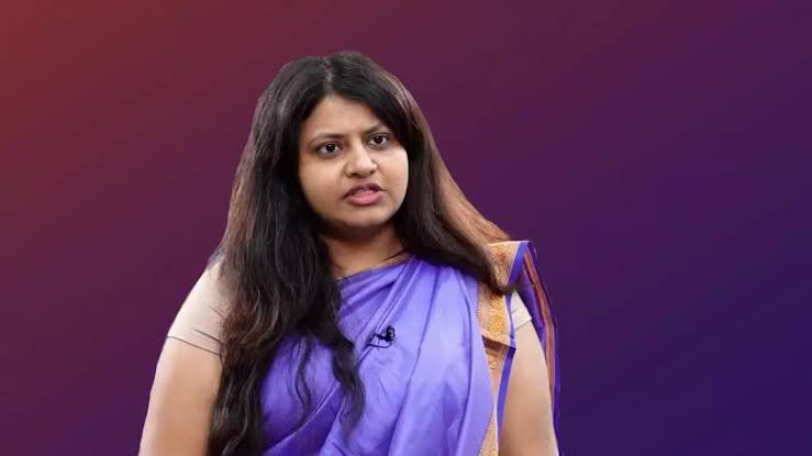 VijayKumbhar62's tweet photo. Former IAS trainee Puja Khedkar gets interim relief from the #SupremeCourt; no coercive action against her till Feb 14.  

Sr Adv Siddharth Luthra: 'She faces 3 allegations, was denied bail without interrogation. HC's comments prejudge the case.'  
SC: 'Nothing has happened to her yet. Issue notice, returnable on Feb 14.'  

#PujaKhedkar #AnticipatoryBail