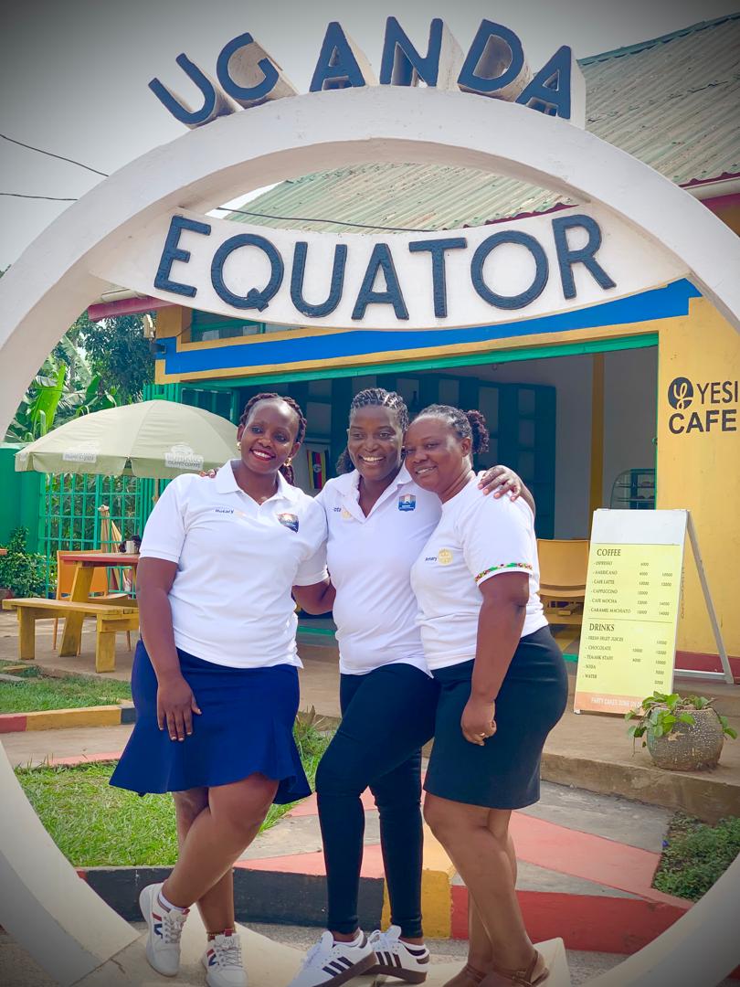 rotarycamps's tweet image. An equator divides the planet into a northern hemisphere and a southern hemisphere. Earth is widest at its Equator. The distance around Earth at the Equator. photo moment at the #Equator #VisitUganda #Rotary #ExploreUganda