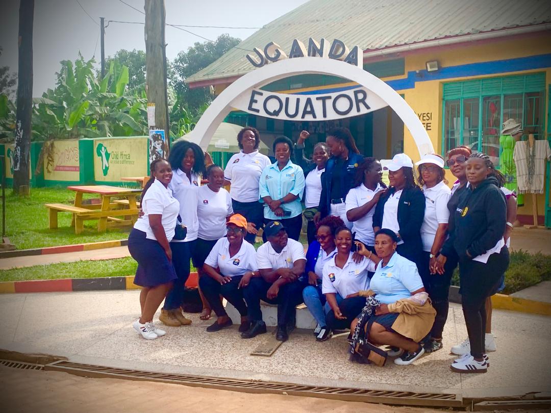 rotarycamps's tweet image. An equator divides the planet into a northern hemisphere and a southern hemisphere. Earth is widest at its Equator. The distance around Earth at the Equator. photo moment at the #Equator #VisitUganda #Rotary #ExploreUganda