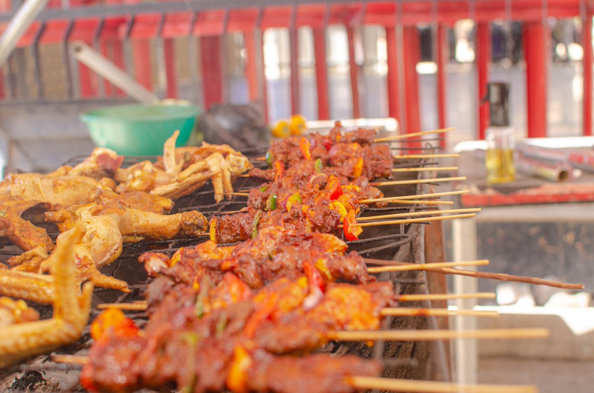 arewaafoodqueen's tweet photo. Good morning and happy mid week. 😊
For your viewing pleasure 😋
#GrillingWithMiracle #sambarbecuetrybe #GrillACord #sarautaarewamina #maisuya #foodgirl #minasignature #minaskitchen https://t.co/PqUAbOsW7F