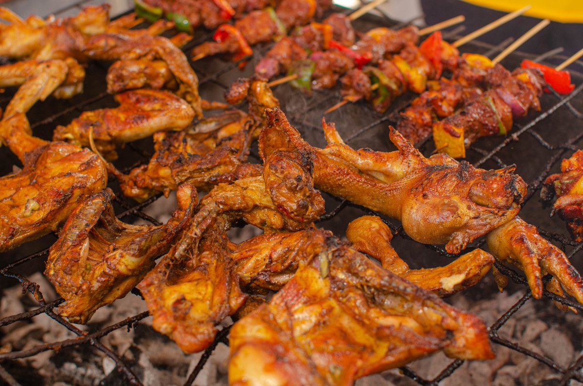 arewaafoodqueen's tweet photo. Good morning and happy mid week. 😊
For your viewing pleasure 😋
#GrillingWithMiracle #sambarbecuetrybe #GrillACord #sarautaarewamina #maisuya #foodgirl #minasignature #minaskitchen https://t.co/PqUAbOsW7F