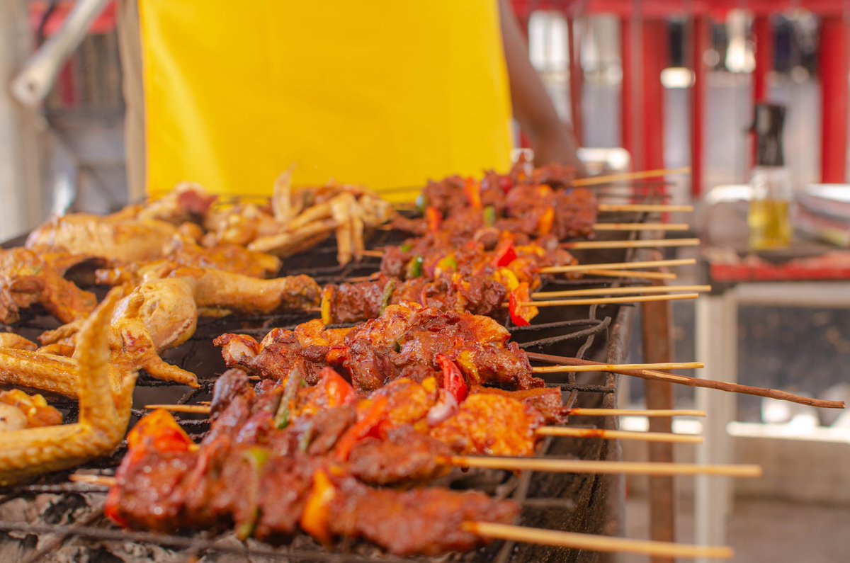 arewaafoodqueen's tweet photo. Good morning and happy mid week. 😊
For your viewing pleasure 😋
#GrillingWithMiracle #sambarbecuetrybe #GrillACord #sarautaarewamina #maisuya #foodgirl #minasignature #minaskitchen https://t.co/PqUAbOsW7F