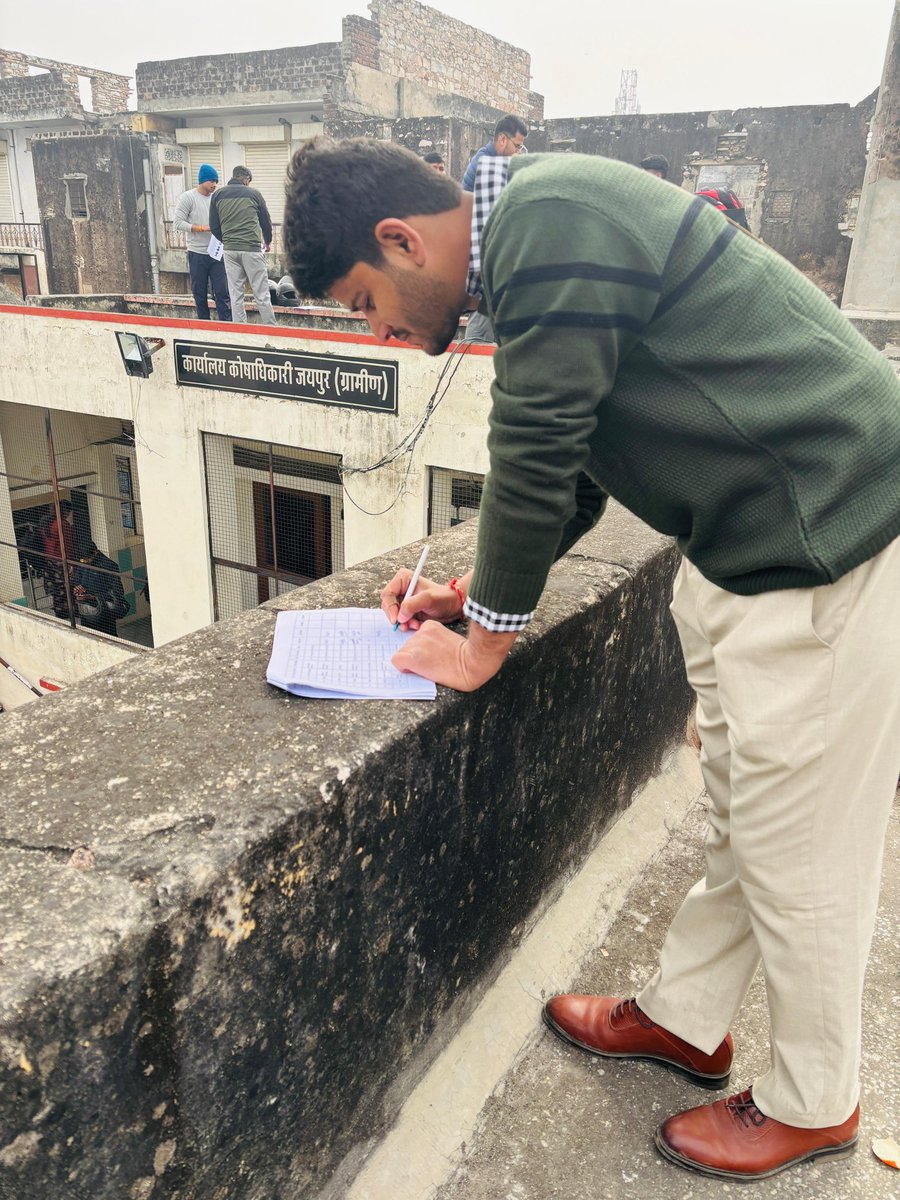 Devini(Akshay) tweet media