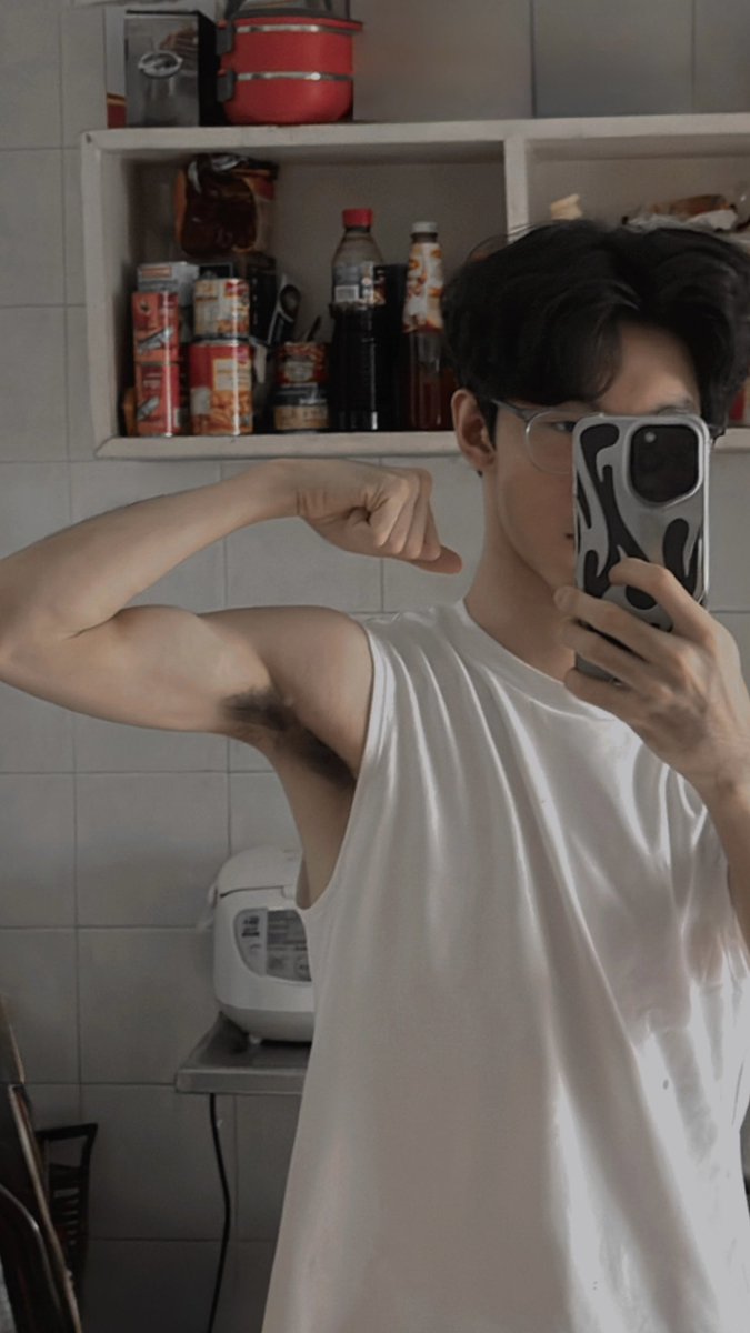 Voesyz's tweet image. ito bicep