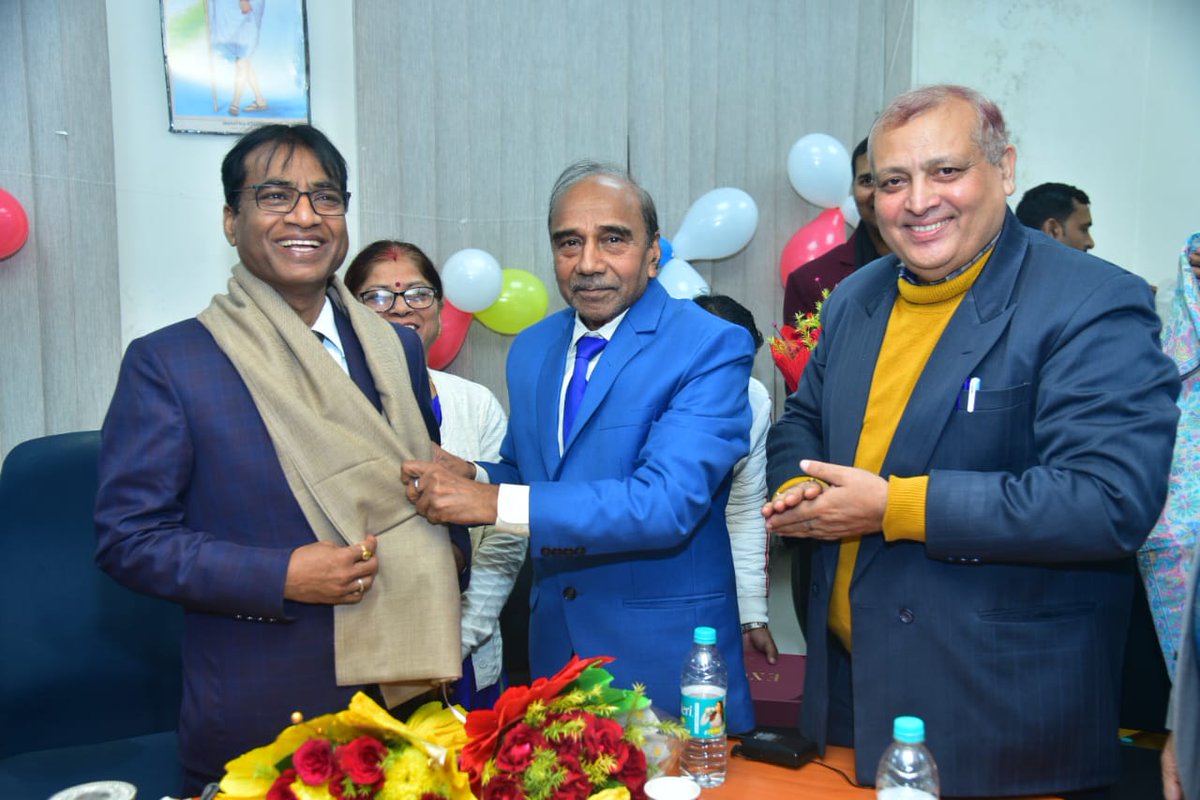 PpuMedia's tweet photo. पाटलिपुत्र विश्वविद्यालय के पूर्व कुलपति प्रो. आर. के. सिंह का कार्यकाल रहा शानदार, दी गई विदाई। https://t.co/V1D5riCTGE
