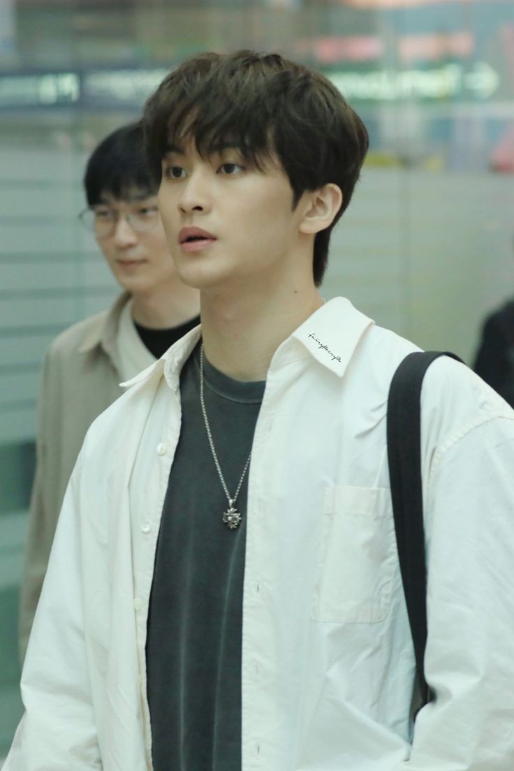 𝒜midst the yellow beauty

—For those of you who are hiding, come out quickly. 

Mark lee local au.