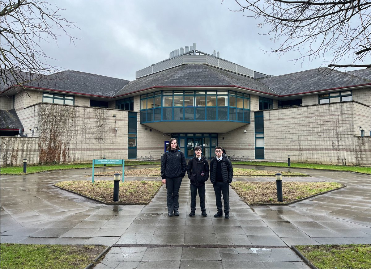 Firhouse_cc's tweet photo. A few of the LC Physics students went to Maynooth University to take part in the Practical Revision day. Students completed the mandatory LC experiments in the Experimental Physics labs and were helped by some PhD students. 

@ddletb #Teamddletb @MaynoothUni https://t.co/6N7ODkgal8