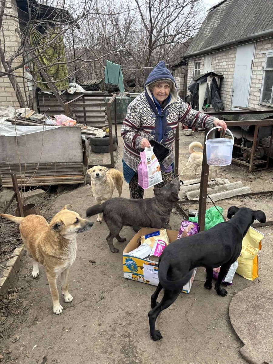Jälleen saimme raporttia ukrainalaiselta partneri-järjestöltä Spas Sila että suomalaisten lahjoitettu avustukset jaettu Zaporižžjan alueella Itä-Ukrainassa. Kuvissa: 
- Ukrainan puolustajat saivat palosammuttimet, 
- palomiehet saivat palosammutus varusteet, 
- sairaala on saanut