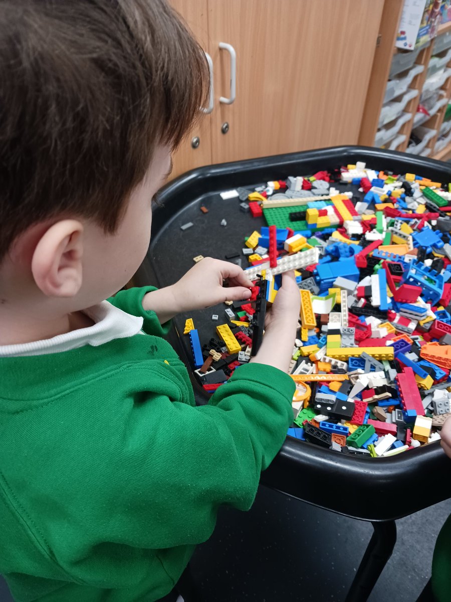 GG_ASC_TOPMARK's tweet photo. Building the future!!#LEGO https://t.co/sD5mrAw22Q