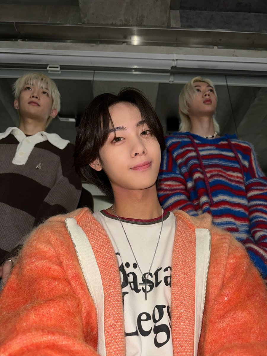 HFU_official's tweet photo. [ #MIN ]
생일축하합니다~🎶 생일 축하합니다 🎶 사랑하는 현율이형의 생일축하합니다~! 두두닥쿵 빠밤~🥁🎵🎸

Happy birthday to you~🎶 Happy birthday to you🎶 Happy birtyday dear ヒョンちゃん Happy Birthday to you~! ドゥドゥタックン パパーン🥁🎵🎸

#HiFiUnicorn #Happy_HYUNYUL_Day https://t.co/nf4V2CGgpj