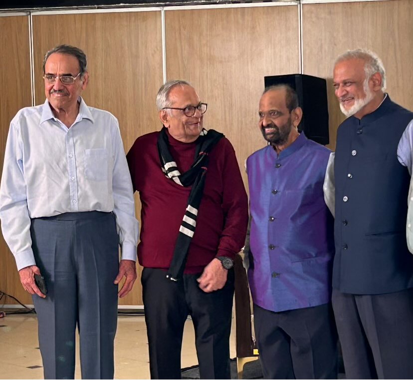The mighty-four from Karnataka who stopped the Bombay juggernaut in the semis of the 1973/74 #RanjiTrophy 

GR Viswanath: 162 &amp; 42
Brijesh Patel: 106 &amp; 61
Prasanna: 5/117
Chandrashekar: 4/145

A million dollar picture 🤗😍