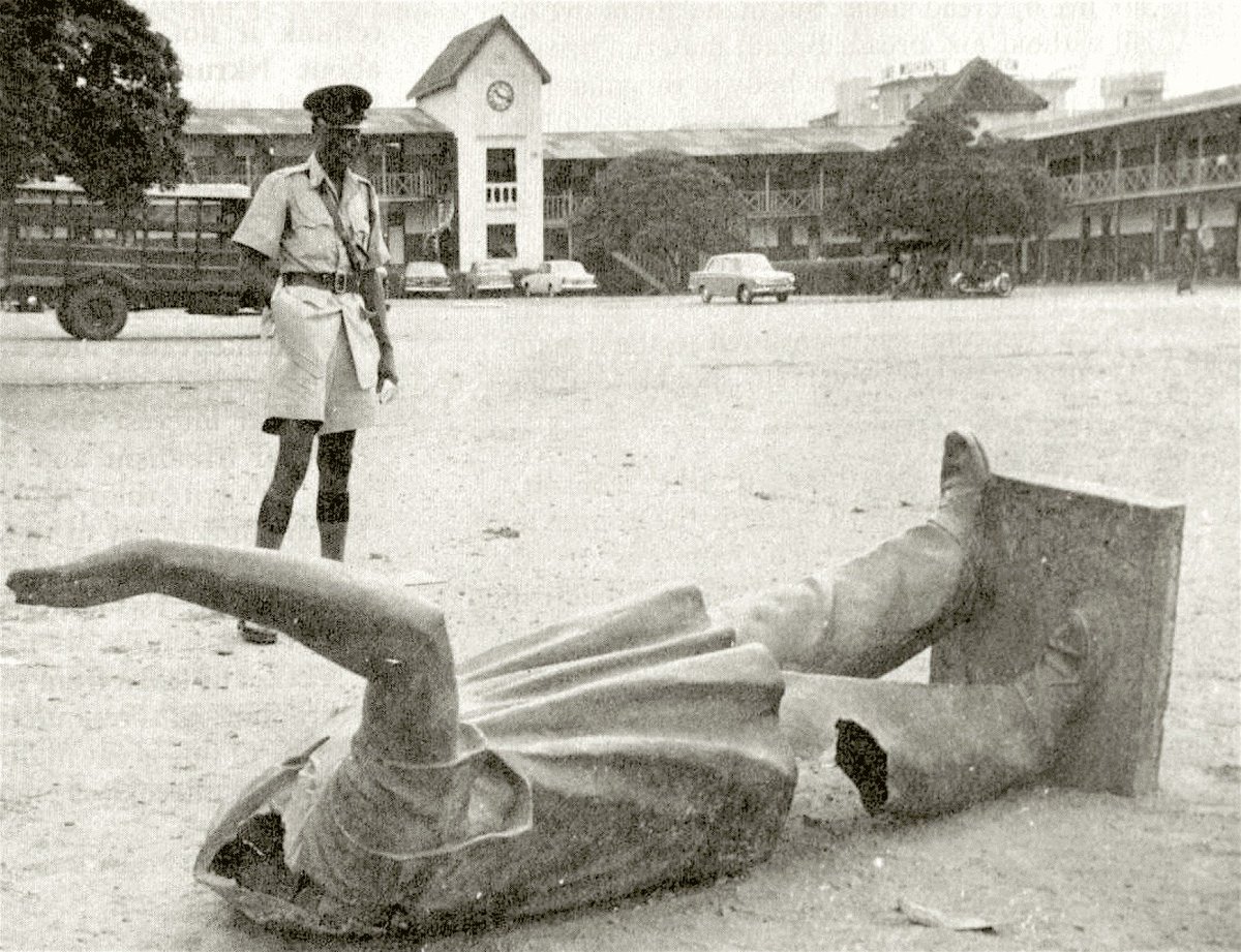 In February 1966, OUR Kwame Nkrumah was toppled in a military coup. In an operation to wipe out his memory, the military regime targeted even the first borborbor band, seized its drums and arrested the founder of that music, Francis Nuatro of Kpando. Nkrumah had adopted the