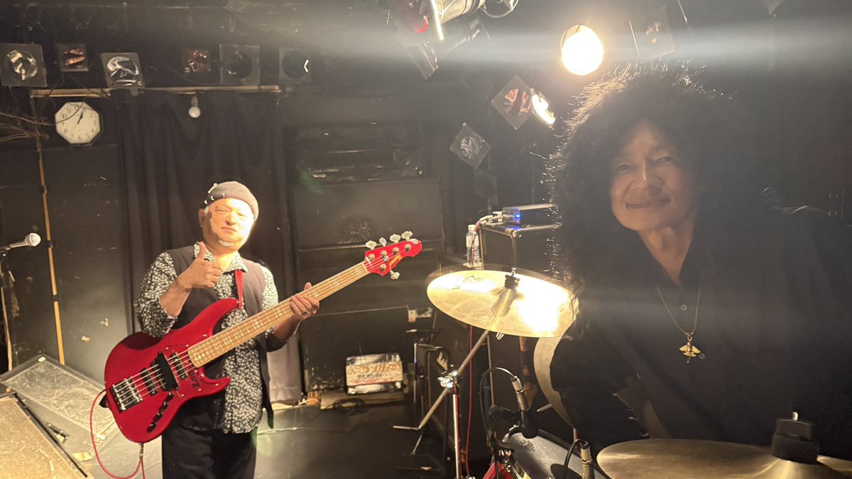 2025年の最初のイベントは、なんと映画への出演！
まだどの作品とは公表できませんが、今日はその撮影日で、ライブハウスでの演奏を収録してきました。
5時間かかって撮影、同じ曲を何度演奏したことか（笑）
情報解禁になりましたらお知らせいたします！！