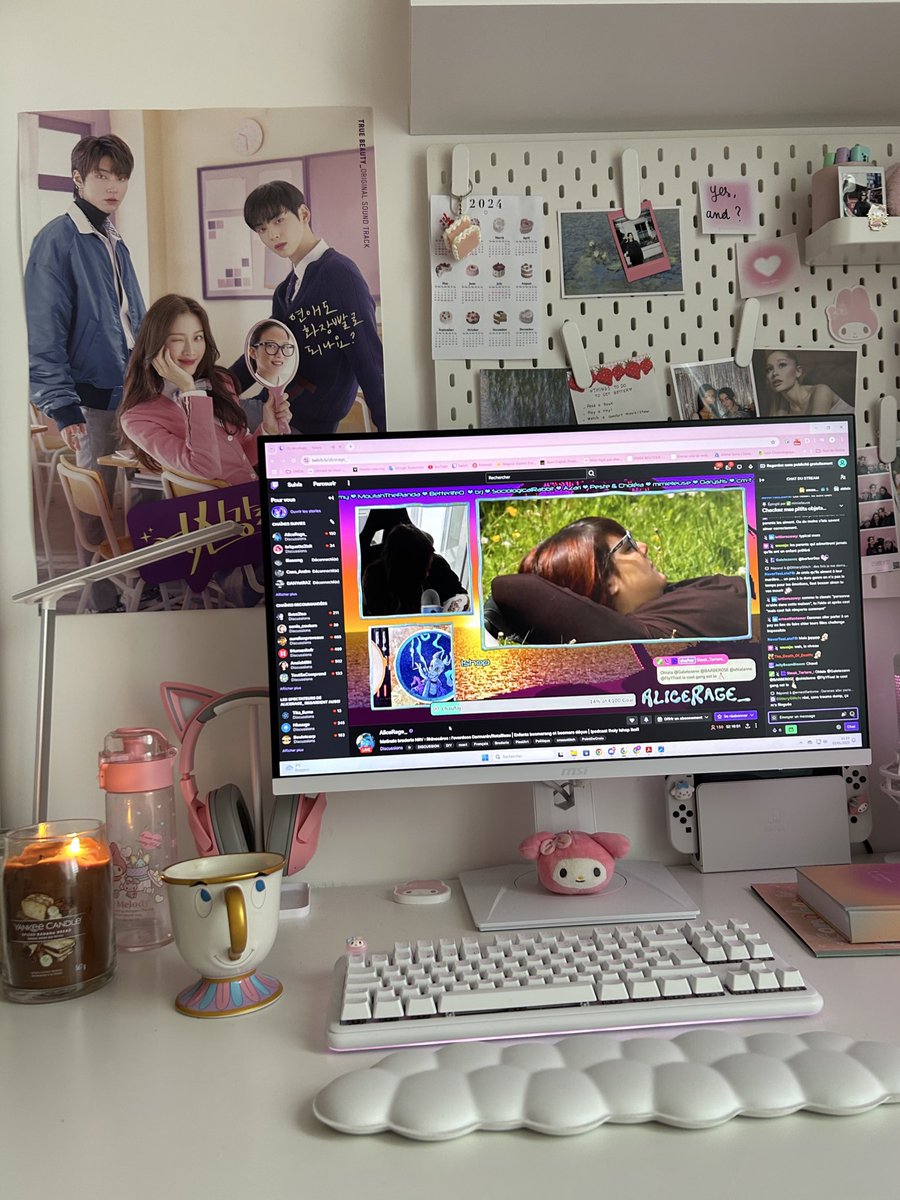 en mode #teletravail avec <a href="/AliceRage_/">Alice Rage 🪡🇲🇬</a>