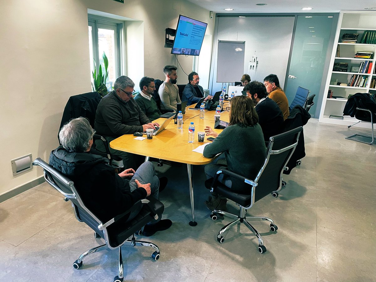 Ayer UECoE y TeamLabs, entidades comprometidas por la transformación educativa, firmaron un acuerdo de colaboración reforzando alianzas. Y a continuación el Consejo Rector de UECoE celebró su primera reunión del 2025 donde se aprobó su plan de gestión y actividades y presupuesto.