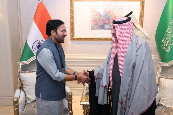 ShadySaber777's tweet image. وزير الفحم والمناجم الهندي كيشان ريدي خلال لقاء مع  وزير الصناعة والثروة المعدنية السعودي السيد/بندر بن إبراهيم الخريّف في 15 يناير 2025 
#LosAngelesFire #riyadh #INDvsAUSTest #zelena @narendramodi @PMOIndia @MEAIndia @firstpost