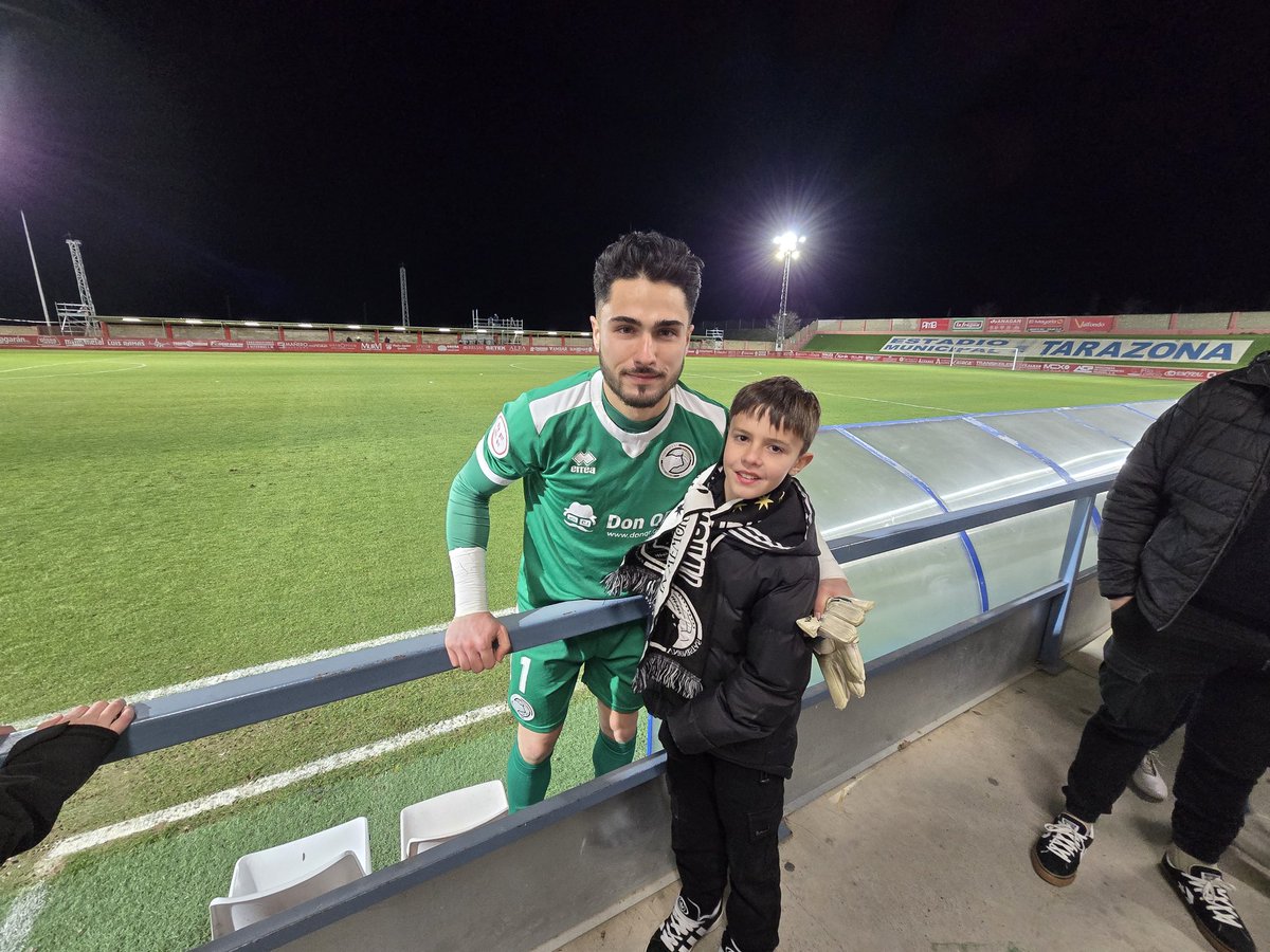 Gracias <a href="/ivanmar_1/">Iván Martínez</a> por la foto. Tu substituto ;-) te está muy agradecido. A pesar del partido mereció la pena el viaje desde Barcelona.
Con tu actitud saldremos de este bache y volveremos a luchar por playoff. #Paciencia y #Unionismo 
<a href="/UnionistasCF/">Unionistas de Salamanca CF</a>