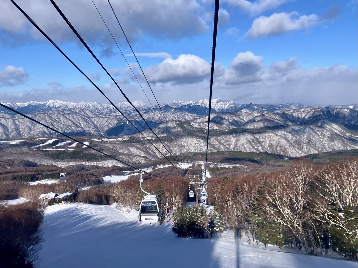 halzoo's tweet photo. 昨日は今シーズン初滑り
ハンターマウンテン塩原へ
穏やかな日和でした

今シーズンはマウントジーンズ那須が営業終了となって寂しい

#ハンタマ https://t.co/hko9fPiDNl