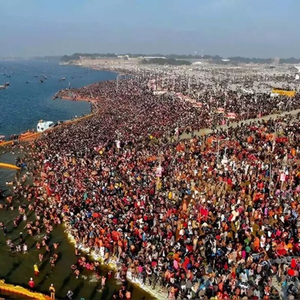 NewsAlgebraIND's tweet photo. SHOCKING NEWS 🚨 Over 5 crore Hindu devotees have taken holy dip on the first 2 days of Mahakumbh 😱

Hindus have united like never before 🔥🔥

First Class Management done by CM Yogi Adityanath. Ek Hai to hai Safe Hai !!

It is considered to be the BIGGEST gathering of Human Beings on the PLANET.