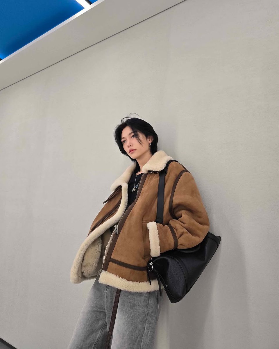BBOKARILOOKS's tweet photo. felix instagram update! https://t.co/w2bx3bMhHP