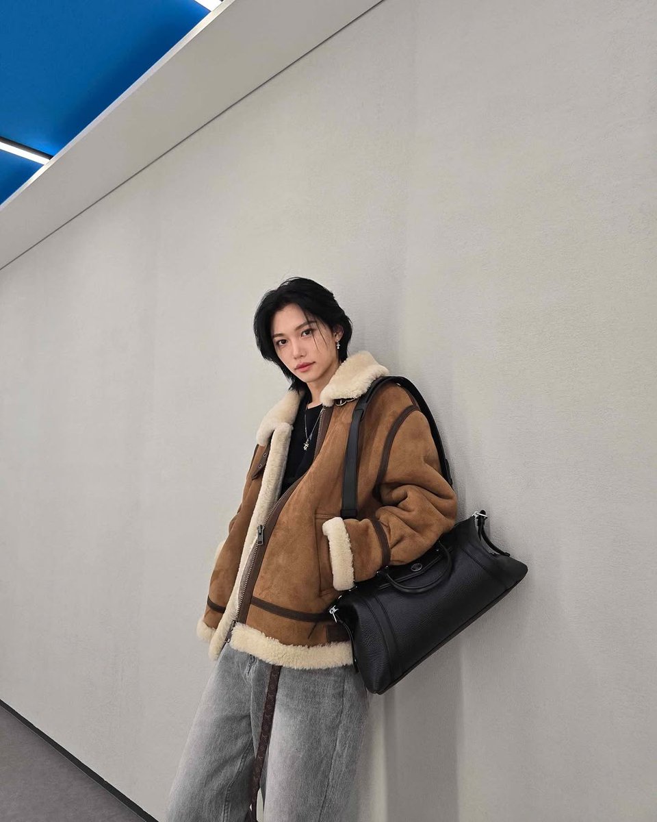 BBOKARILOOKS's tweet photo. felix instagram update! https://t.co/w2bx3bMhHP