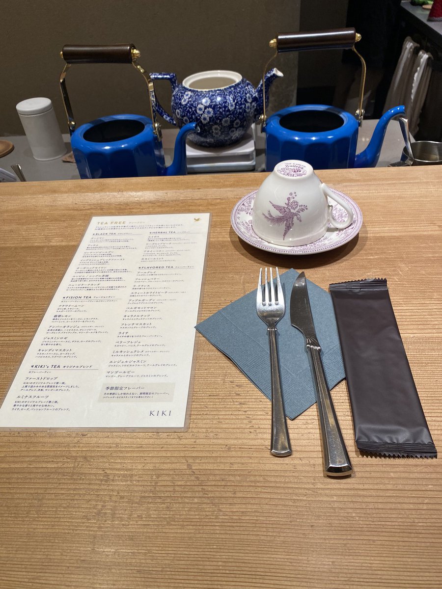 op_q's tweet photo. クウさん（@cicadapie ）
と新年会。日比谷ミッドタウン地下の紅茶専門店   #TEAROOM KIKIさんへ
行きました。
TEAフリーで何種類もの紅茶を適量カップに淹れてくれます。まるで利き酒の様❣️楽しめました。お腹はタポタポ😅
スコーンとても美味しかったです。 https://t.co/CpGfnOIp1a