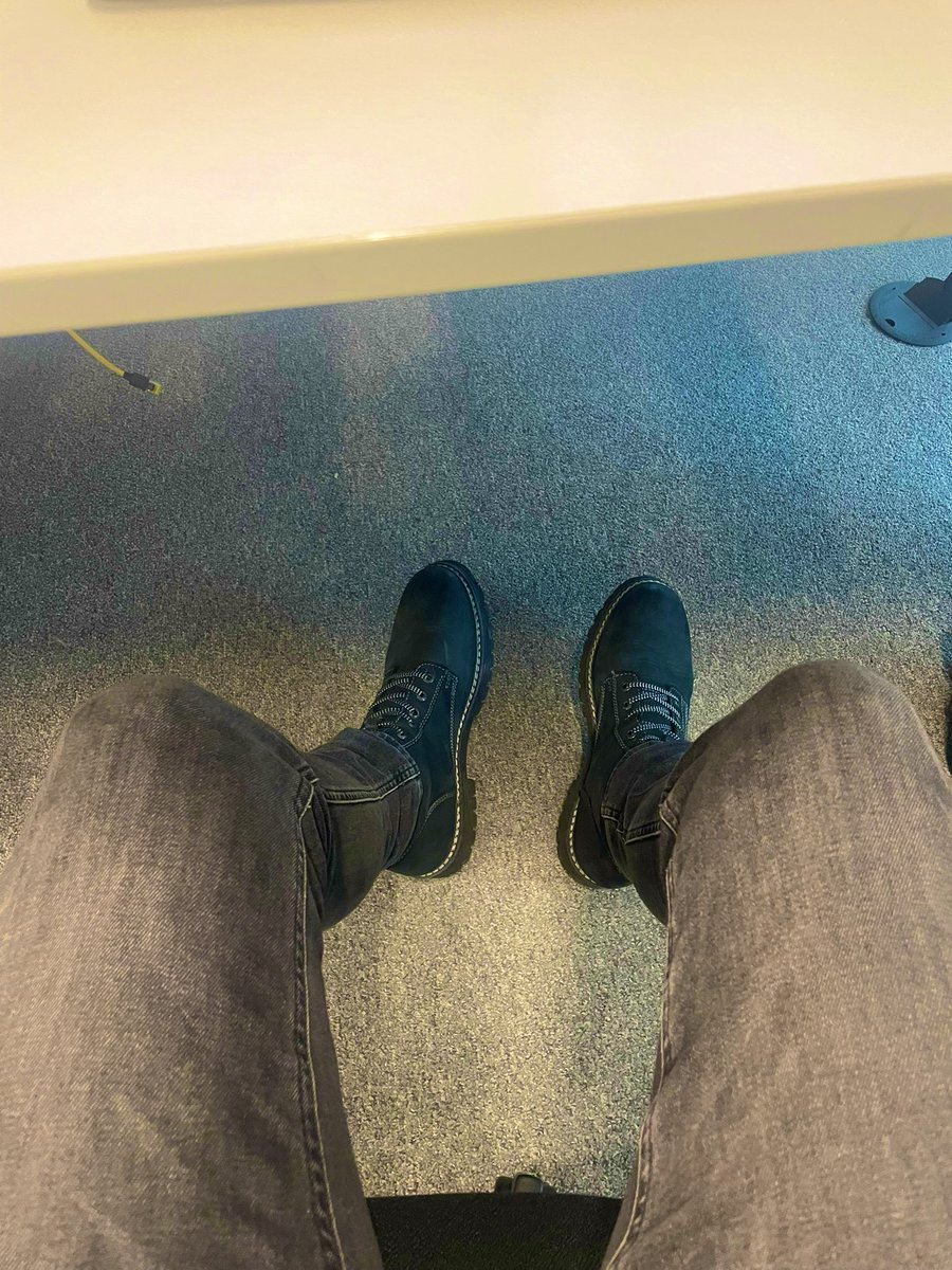 What f@g b!tch want to be under my shoes while i work? 🐷😈