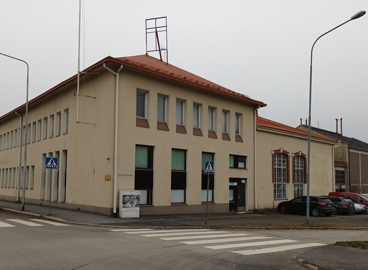 Etelä-Savon ELY-keskuksen Jurakausi-hanke tuo esiin maakunnan tyhjiksi jääneiden julkisten rakennusten potentiaalin uusissa käyttötarkoituksissa. Eteläsavolaisia kutsutaan mukaan keksimään ideoita, kuinka tuoda uutta elämää rakennuksiin.

#EteläSavo

sttinfo.fi/tiedote/708132…