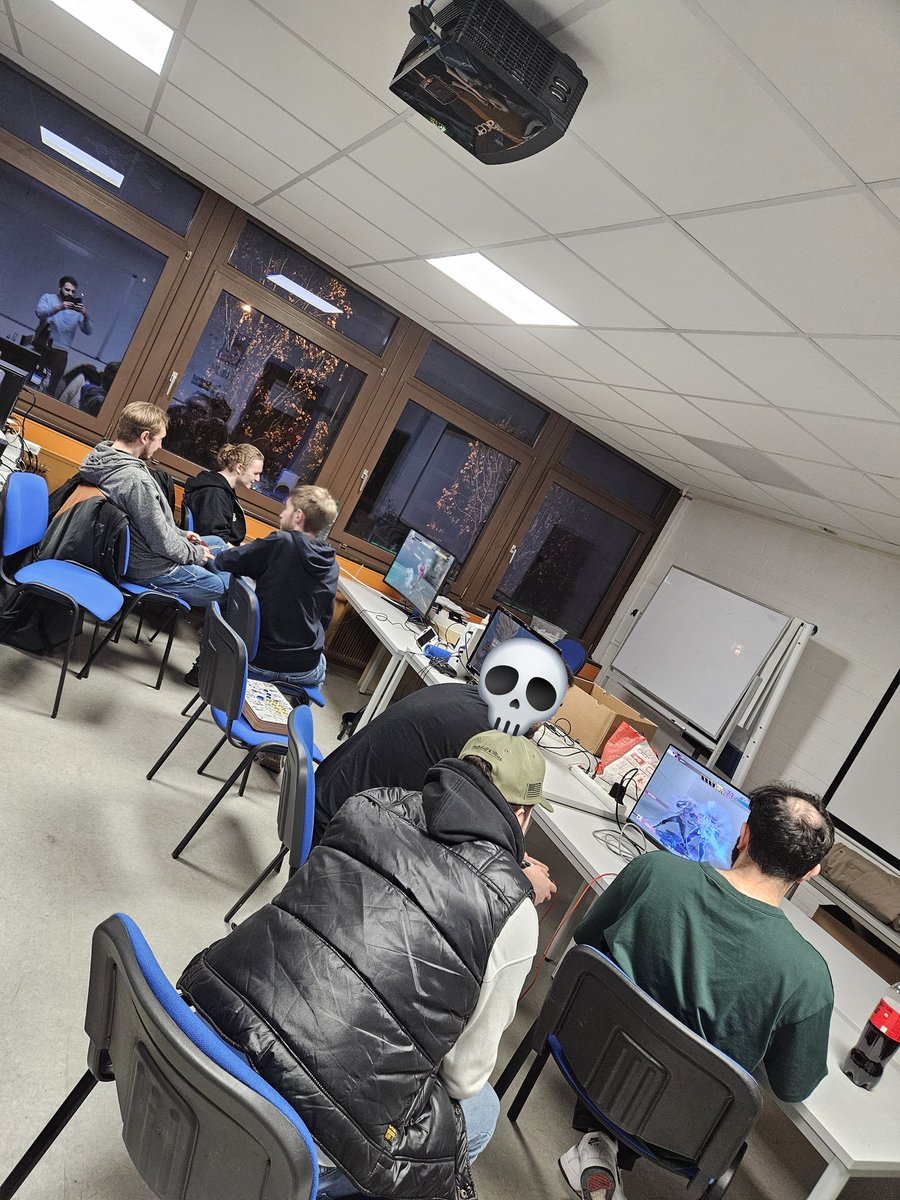 FGC_Oldenburg's tweet photo. Session vom 11.01.2025! Sido war auch dabei. Gezockt wurde vor allem Tekken, Street Fighter und ein wenig dbfz. 

#fgc #sf6 #tekken8 #dbfz #Bremen #oldenburg #visityourlocal https://t.co/d4YWi8Bvf6