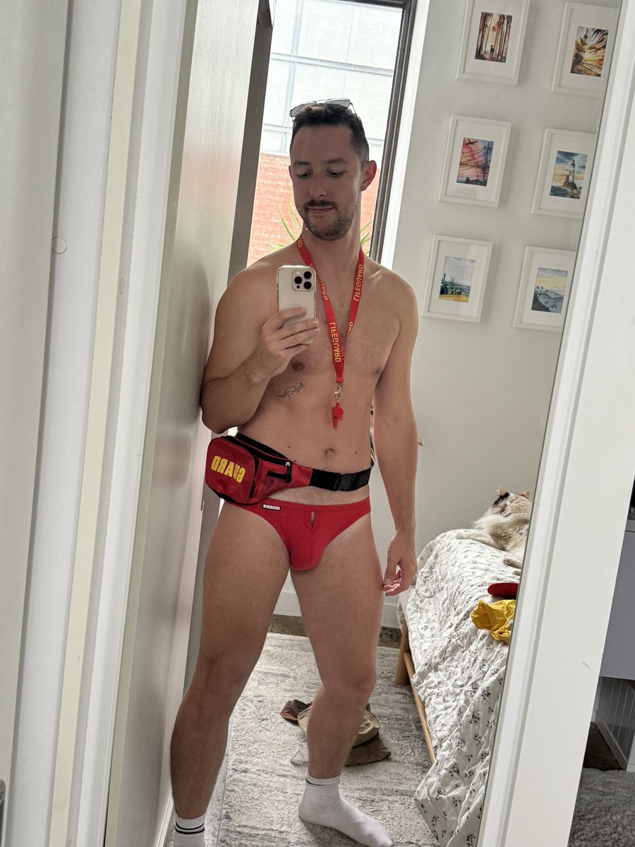 Skippy3181's tweet photo. If you need mouth-to-mouth resuscitation at Jizz @barbapresents , I’m so ready 😏 https://t.co/4rpW1HEdX4