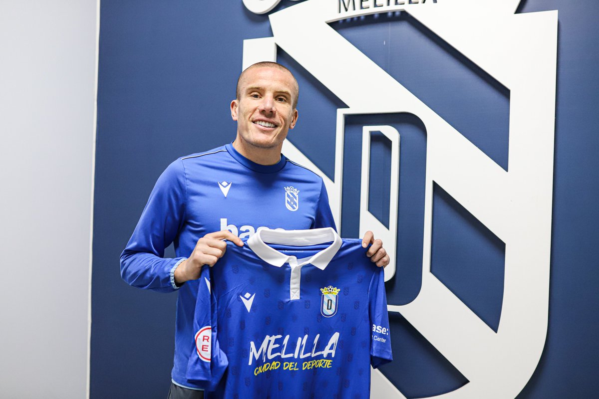 ¡Buenos días azulinos! ♥

¡<a href="/lolo_gonzalez22/">Lolo González</a> ya está con nosotros 😁!

👕¡Con ganas de verte con la elástica🔵!

#DeTodaLaVida <a href="/melilla_deporte/">Melilla, Ciudad del Deporte</a>