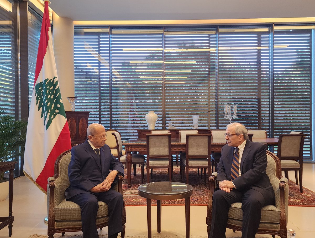 استقبل الرئيس العماد ميشال عون  في دارته في الرابية دولة رئيس الحكومة المكلّف القاضي نوّاف سلام، وتمّ خلال اللقاء التداول في الأوضاع الراهنة والتحديّات التي تواجه لبنان. 
وقد أشاد الرئيس عون بكلمة دولة الرئيس سلام التي ألقاها في القصر الجمهوري إثر تكليفه برئاسة الحكومة، وأعرب عن