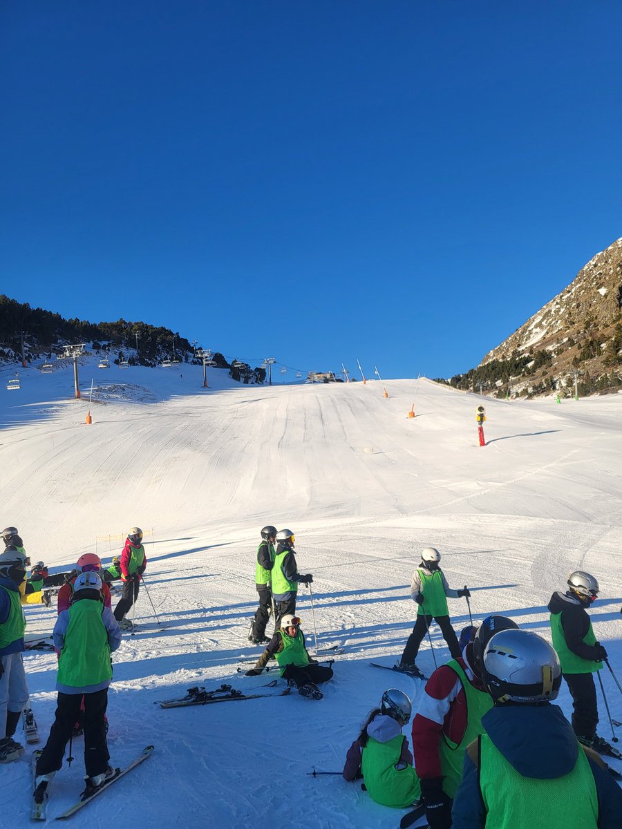 Amanecer soleado y ya estamos listos🎿👏👏👏