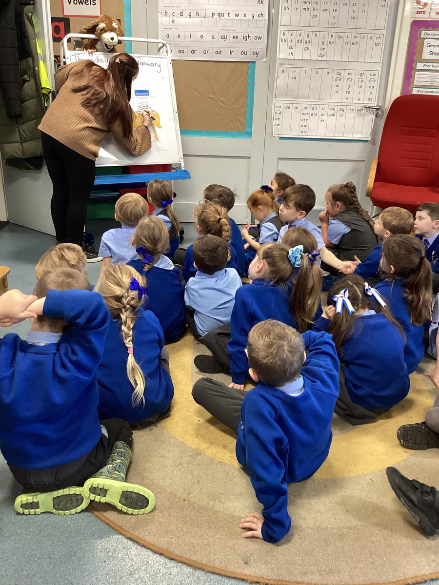 stmonicasbootle's tweet photo. Look what happened in year 1! Discovery dogโs friend knocked over Miss Hatcherโs water bottle. We had to investigate which was the most absorbent material so that we could mop up the water. We found out that it was fabric. #wearescientists #year1science #ks1science https://t.co/Ly2eRKecfr