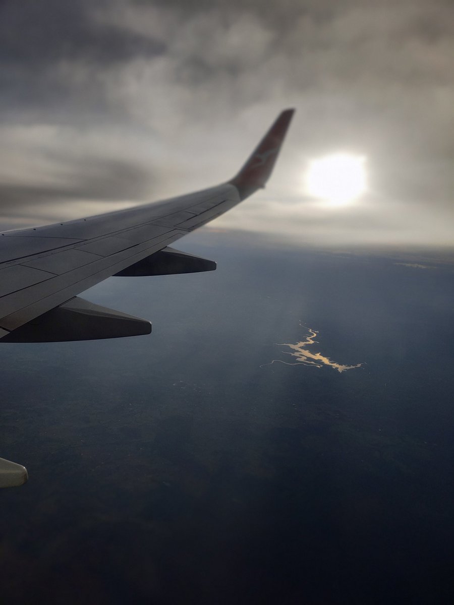 Flying 35k ft abv earth aftr wk in coal mines, pckts hvy w'cash. Rflcting 2025 crypto bull run: prices climbing higher thn ths plane &amp;set 2melt faces on the way up! 6 days,Donny Trump returns to the Oval. What a time 2b alive! 🚀 #Crypto #Qantas #BTC $solo $vanry $uos $dia $soul
