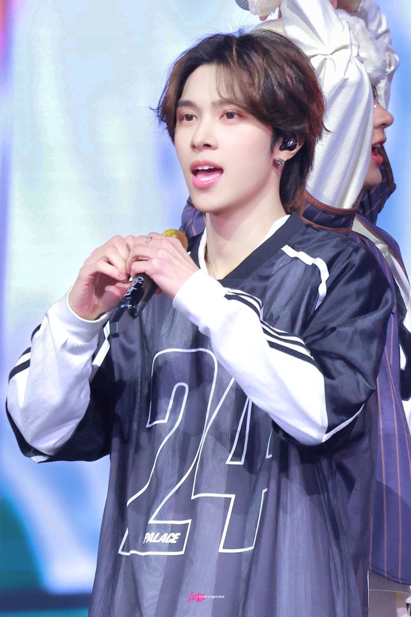 ILOVECUPCAKE111's tweet photo. 250112 SEOUL SMTOWN 

🫶🏻比心比心🫶🏻

#185大帅哥 
#HENDERY #黄冠亨 #헨드리 #ヘンドリー
#WayV #威神V #웨이션브이
#SMTOWN #SM_30thAnniversary
#SMTOWN2025 #SMTOWN_LIVE #SMCU https://t.co/WBsDpBRSFL
