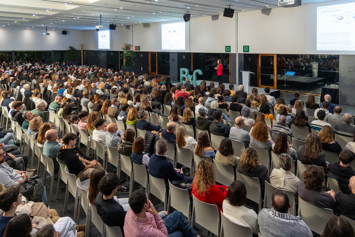 ICIQ (@iciqchem) on Twitter photo #ICIQOutreach
🚀 The 13th edition of #MadForChemistry reunited 700+ attendees at Món Sant Benet!
👩🔬 Dr. <a href="/CasadevallCarla/">Carla Casadevall</a> inspired future scientists with her talk on renewable energies.
👩🎓🧑🎓Let's celebrate the future of #STEM!
Info🔗 iciq.org/new/iciq-welco…
<a href="/FCLP_Fundacio/">Fundació Catalunya La Pedrera</a> #ICIQOutreach
🚀 The 13th edition of #MadForChemistry reunited 700+ attendees at Món Sant Benet!
👩🔬 Dr. <a href="/CasadevallCarla/">Carla Casadevall</a> inspired future scientists with her talk on renewable energies.
👩🎓🧑🎓Let's celebrate the future of #STEM!
Info🔗 iciq.org/new/iciq-welco…
<a href="/FCLP_Fundacio/">Fundació Catalunya La Pedrera</a>