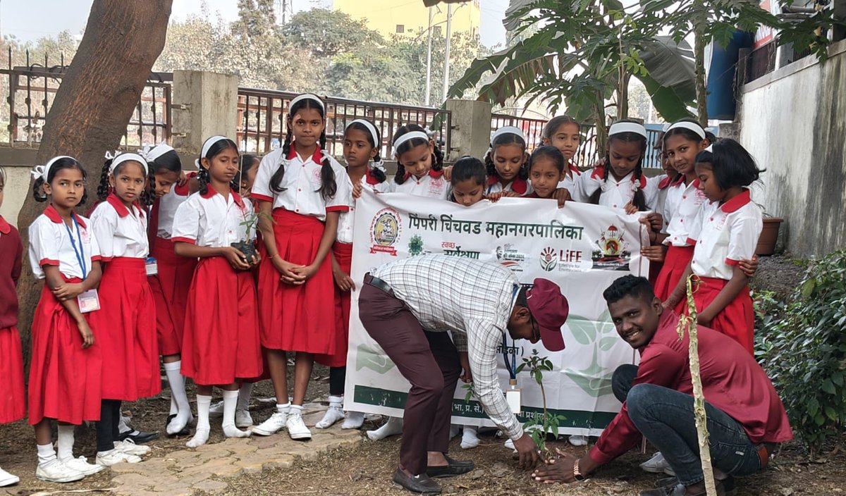 pcmcindiagovin's tweet photo. Today, under Majhi Vasundhara 5.0 & Swachh Survekshan 2024, a tree plantation drive "Ek Ped Maa Ke Naam" was held at PCMC Primary School, Kalewadi. Students, teachers & municipal staff united to promote environmental conservation, tree planting, & cleanliness. ЁЯМ│ #GreenPCMC https://t.co/rBDK37CiZk