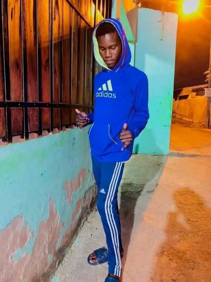 DavidFardoo's tweet photo. Innocent victims and aged 14-19 years old were spiked with bullets in MACHAVA SOCIMOL During the early morning of the day of the inauguration. Families are in despair and there is a popular revolt.

#MozambiqueElections 
#Mozambiqueprotests https://t.co/kNO3uHhV7S