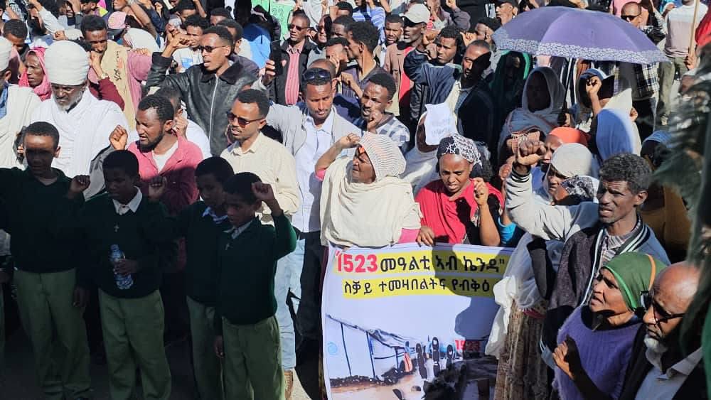 AbelTsgab's tweet photo. #In_Pictures 

IDPs’ rally in Mekelle continues for third consecutive day. 

The IDPs from different IDP camps in Mekelle have joined at Romanat Square to call for the full implementation of the Pretoria agreement and the return to their homes. https://t.co/uZj7oc412S