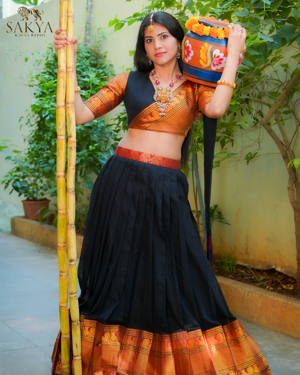 Sakya_label's tweet photo. “Wish you a Happy Sankranthi to all”
“Elegant Croptop &amp; Lahenga with Narayanapet handloom Cotton Fabric”
.
.
.
.
For more details:
+91- 7386898669
Website - https://t.co/imW4zPeuiw
Address: Asian suncity 009,B block, behind amb mall, ground floor , kothaguda, hyderabad
500084 https://t.co/nvLaIelNRs