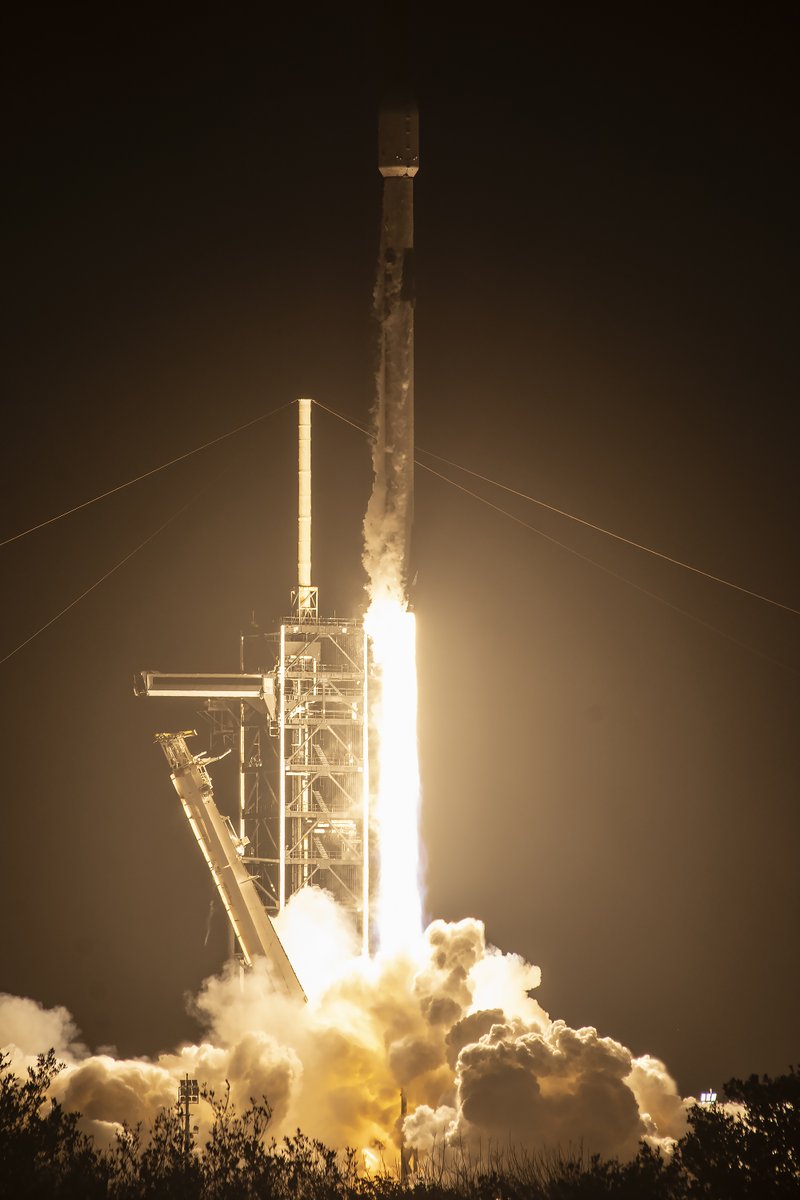 SpaceX's tweet photo. Falcon 9 launches two lunar landers to the Moon for @fireflyspace and @ispace_inc https://t.co/Jrb8MZcycp