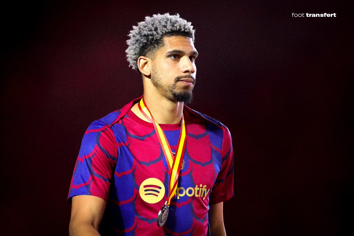 _FootTransfert's tweet image. 💣Deco a réussi à convaincre Ronald #Araújo de rester au #FcBarcelone. Une conversation a eu lieu entre eux hier soir, ce qui a permis de débloquer la situation. 

🤯Il y a désormais une possibilité qu'il renouvelle son contrat prochainement.

(@mundodeportivo)