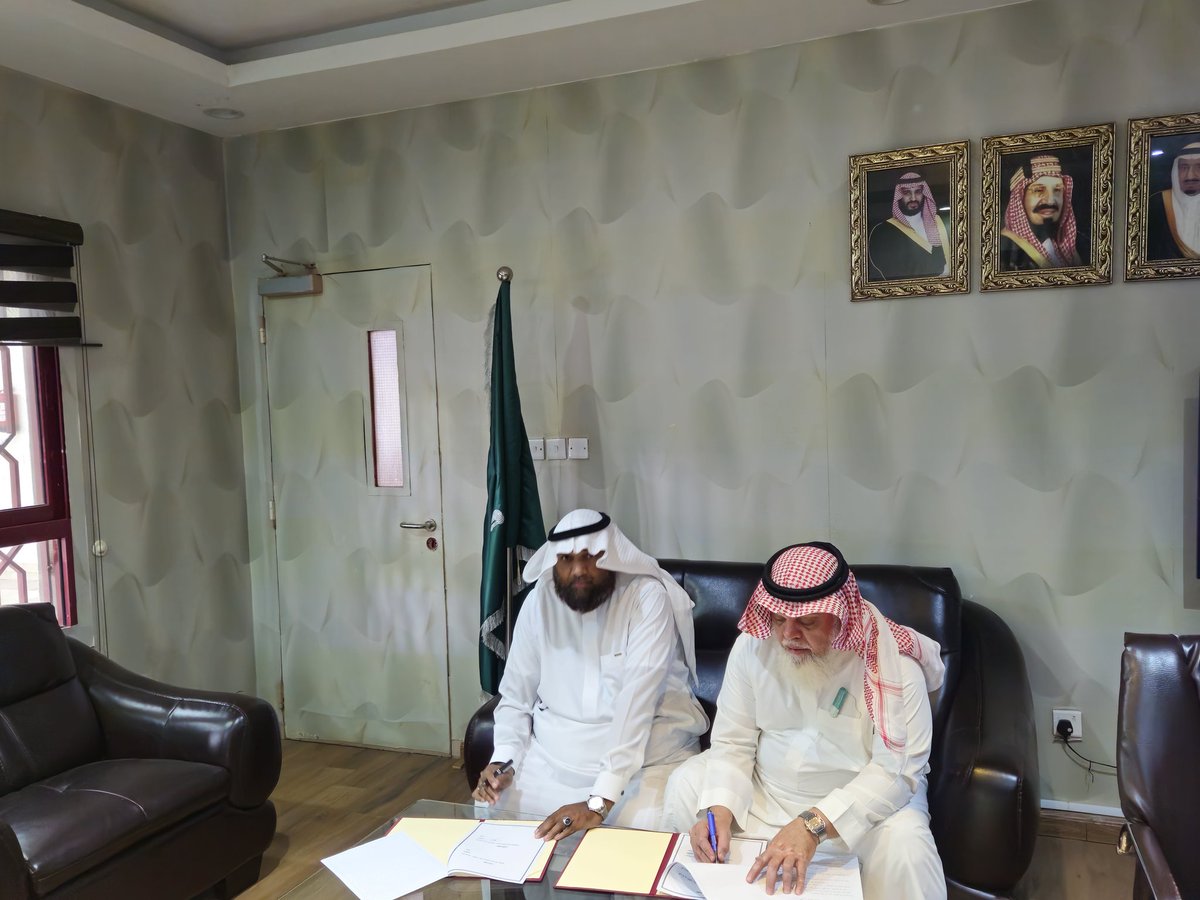 TanmiahWm's tweet photo. لنستمر في العطاء ونتعاون عليه فنرتقي بالمجتمع المكي نحو حياة أفضل تم تجديد عقد الشراكة المجتمعية لجمعية #الشوقية مع #مدرسة معاذ بن جبل الثانوية ، نسأل الله المنان أن يبارك الجهود ويعظم الأجور .

#الشراكه_المجتمعيه# https://t.co/aZLAmq8EEs