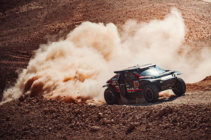 alegrejosem's tweet photo. Nasser Al-Attiyah logra la primera victoria para Dacia en el Rally Dakar: https://t.co/vQuuTwIISI @AlAttiyahN https://t.co/XRHKNywZ8x