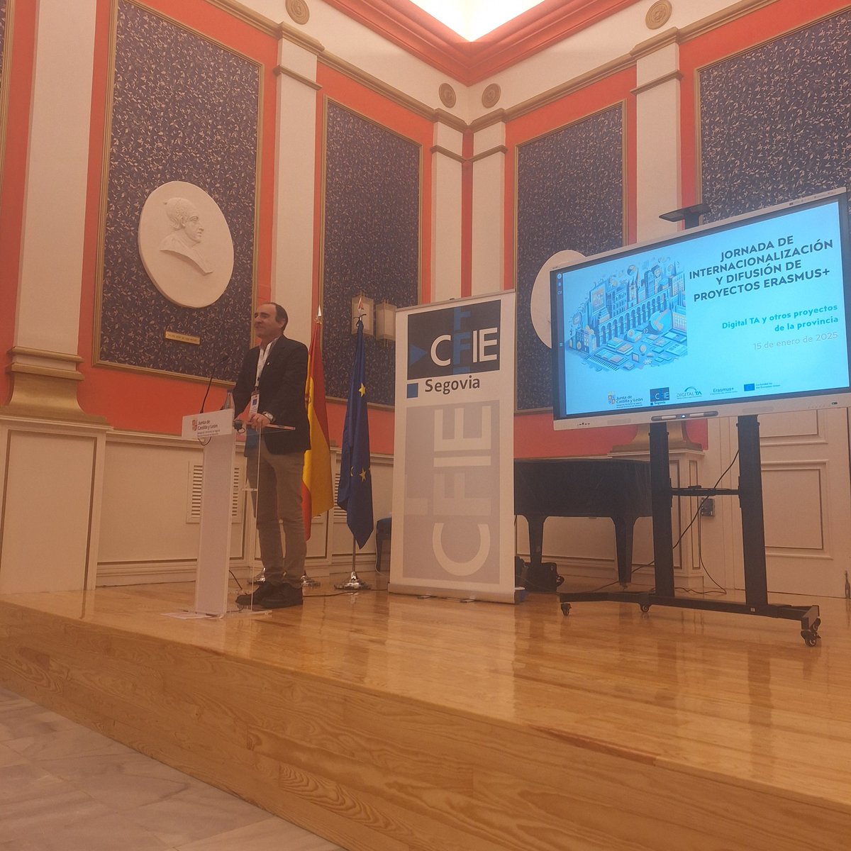 CFIE_Segovia's tweet photo. 🔊JORNADA DE INTERNALIZACIÓN DIFUSIÓN PROYECTOS ERASMUS +🇪🇺
Inauguración Fco. Javier Magdaleno Fuentetaja 
#formcionCyL #innovacionCyl
#DigitalTA @CFPIdiomas https://t.co/Rj7oDPf9Fg